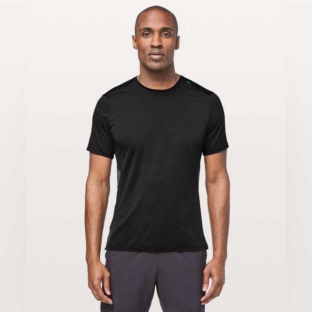 EUC Lululemon Fast & Free Short Sleeve
Black / Obsidian Size XL